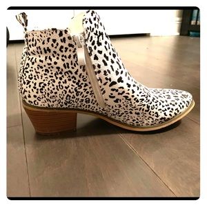 booties- white Cheetah